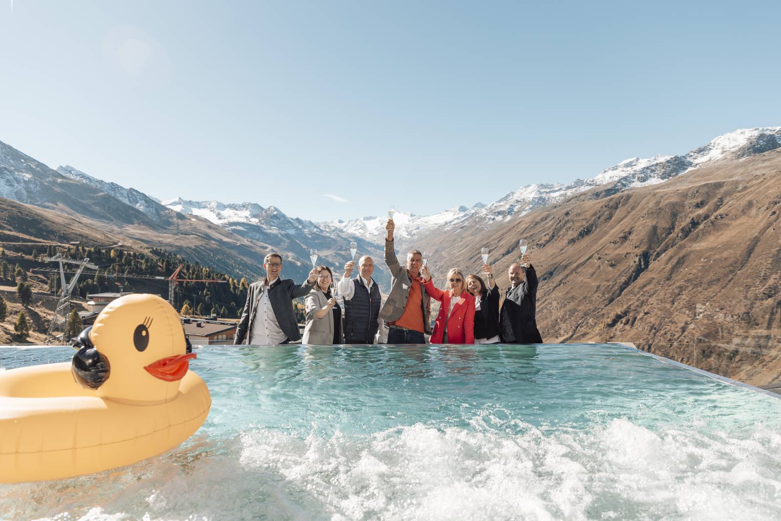 Neuer Infinity Pool im Alpine Spa  Symbolfoto